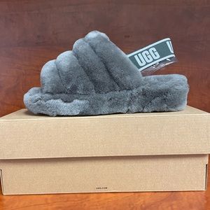 UGG FLUFFY YEAH SLIDE in charcoal color